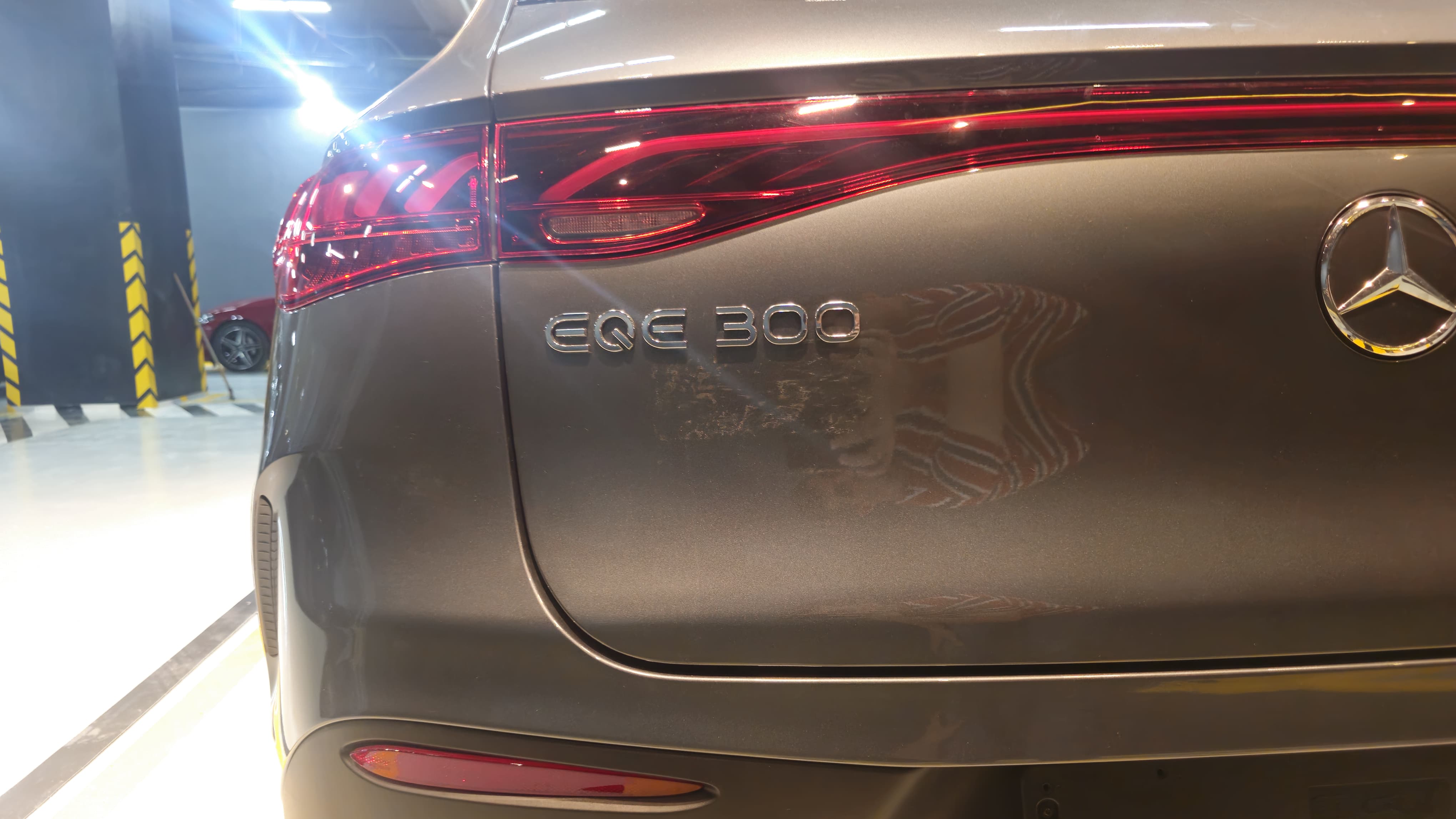 Mercedes EQE 300 2025