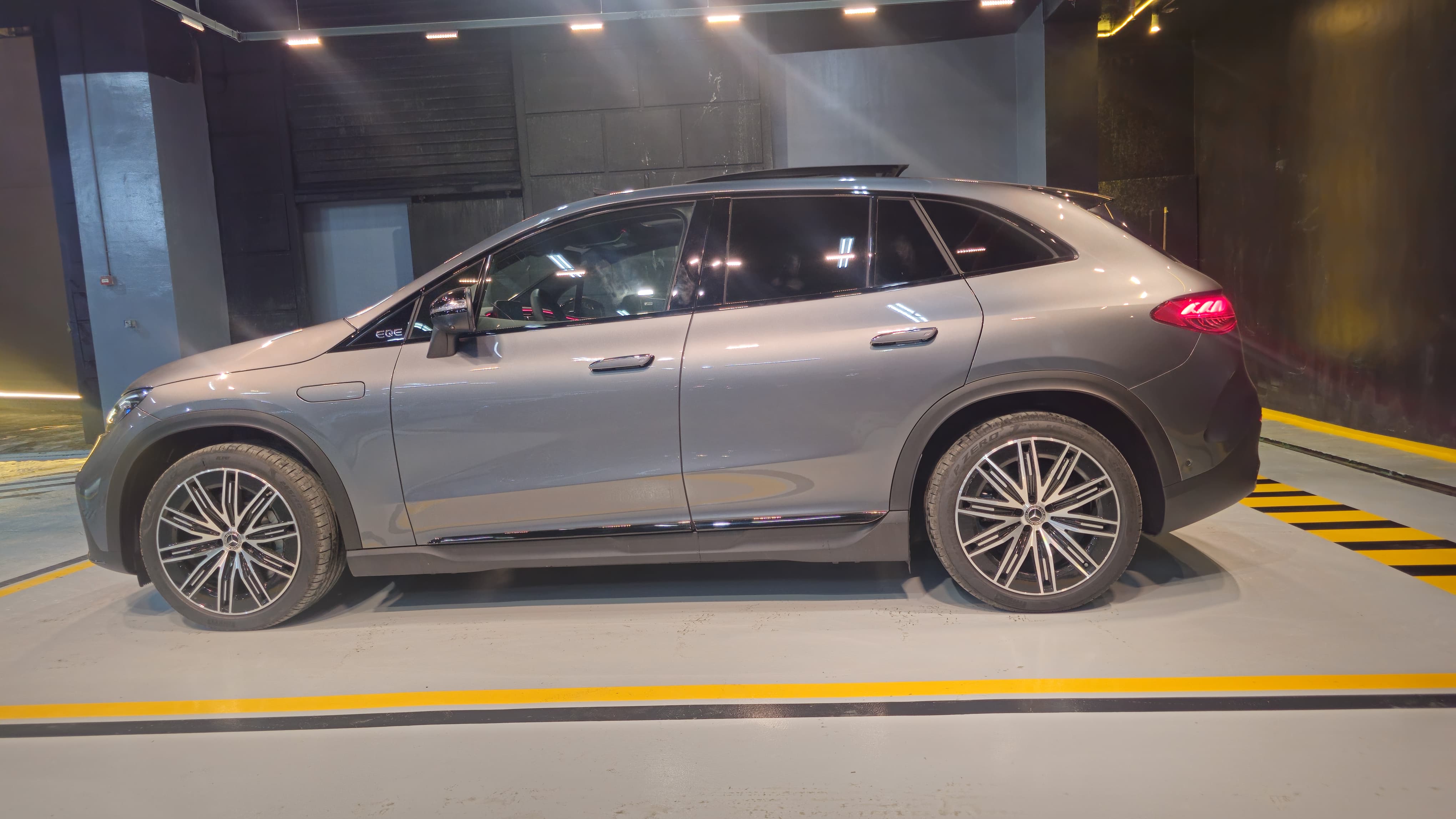 Mercedes EQE 300 2025